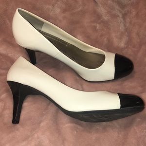 Never worn pumps 11Wide comfort plus